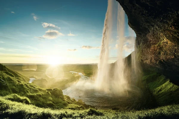 Cachoeira Seljalandfoss na hora de verão, Islândia — Fotografia de Stock