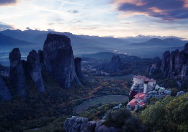 Meteora manastırları sonra günbatımı, Yunanistan