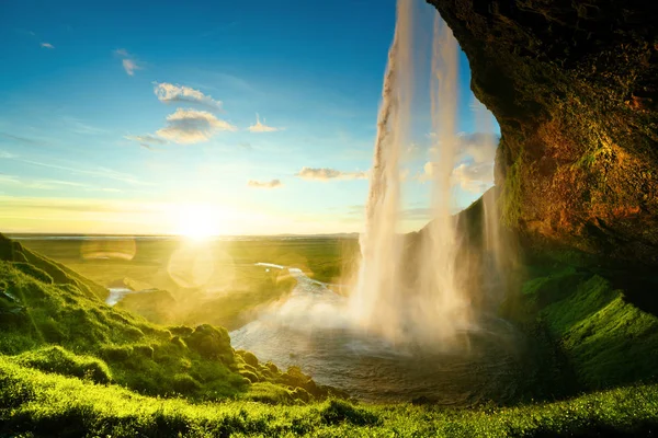 Seljalandfoss vattenfall på sommaren, Island — Stockfoto