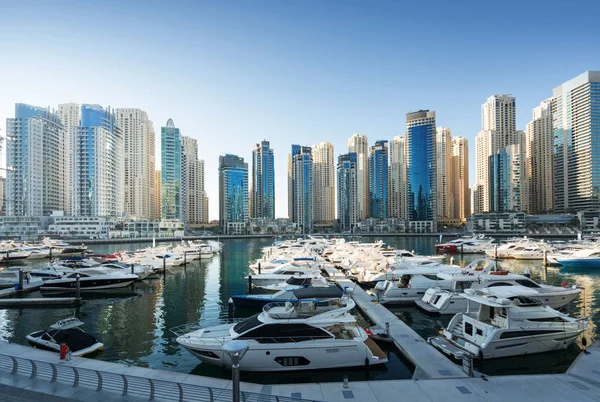Dubai Marina bij zonsondergang, Verenigde Arabische Emiraten — Stockfoto