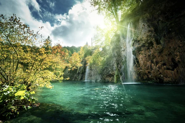 Waterfall in forest, Plitvice Lakes, Croatia — Stock Photo, Image