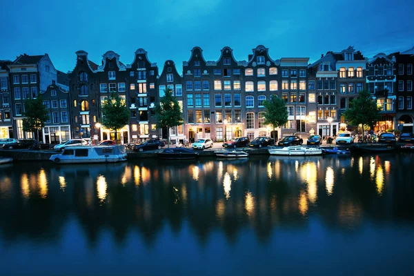 Vista nocturna de Amsterdam, Holanda —  Fotos de Stock