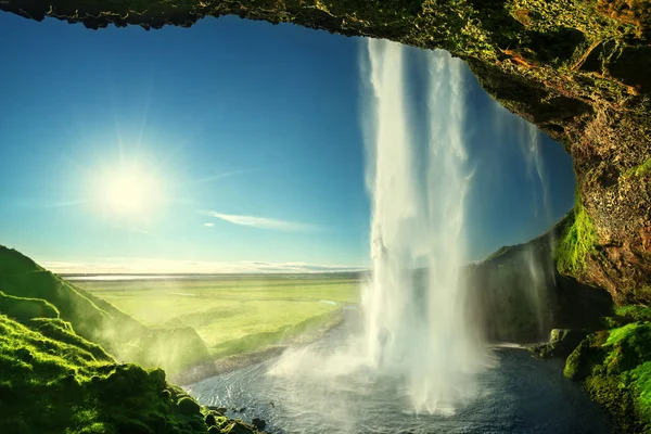 Cachoeira Seljalandfoss na hora de verão, Islândia — Fotografia de Stock