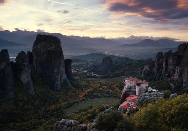 Monasterios de Meteora después del atardecer, Grecia — Foto de Stock