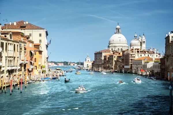 Grand canal and Basilica Santa Maria della Salute, Venetië, Italië — Stockfoto