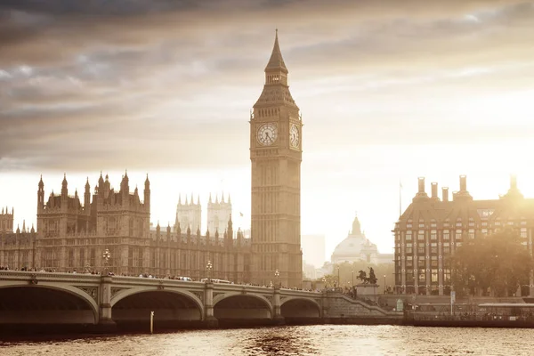 Big ben och westminster på solnedgången, london, Storbritannien — Stockfoto