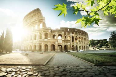 Roma 'da kolezyum ve sabah güneşi, İtalya
