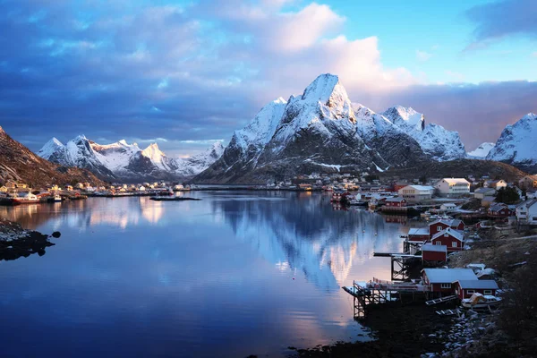 Salju di Desa Reine, Kepulauan Lofoten, Norwegia — Stok Foto