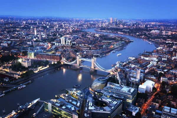 London Luftaufnahme mit Tower Bridge, Großbritannien — Stockfoto