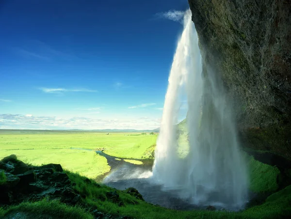 Водоспад Сельяландфосс в літній час, Ісландія — стокове фото