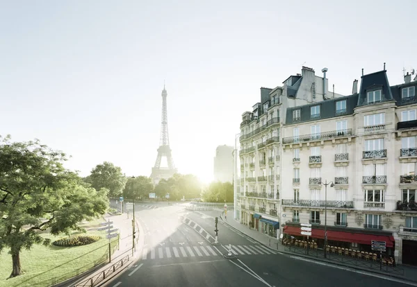 Sunny morning and Eiffel Tower, Paris, France — Stock Photo, Image