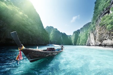 Tekne ve güzel deniz, Phi Phi Island, Tayland