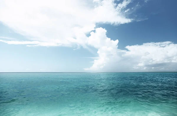 Mar das Caraíbas e céu perfeito — Fotografia de Stock