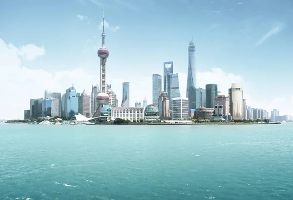 Shanghai Skyline σε ηλιόλουστη μέρα, Κίνα — Φωτογραφία Αρχείου