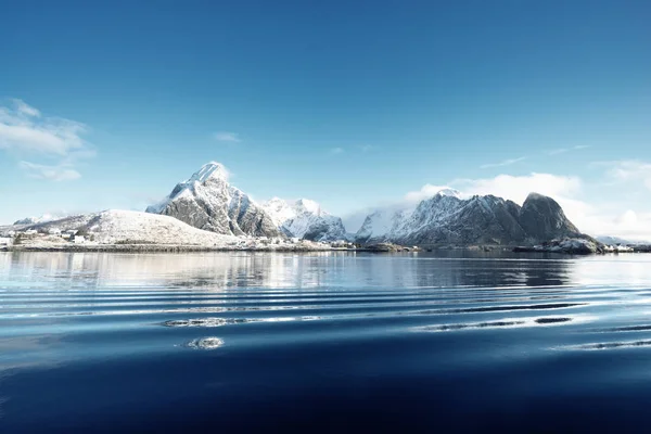 Neve nel villaggio di Reine, Isole Lofoten, Norvegia — Foto Stock