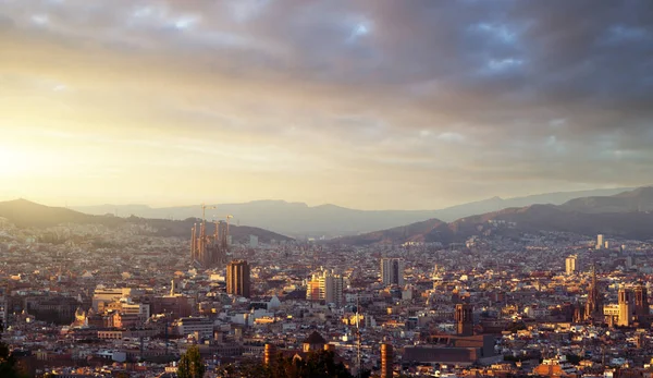 Barcelona i solnedgången tid, Spanien — Stockfoto