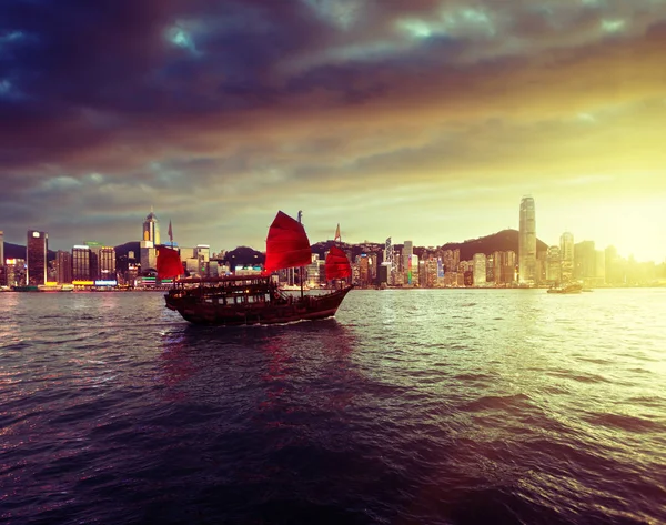 Hong Kong haven in zonsondergang tijd — Stockfoto