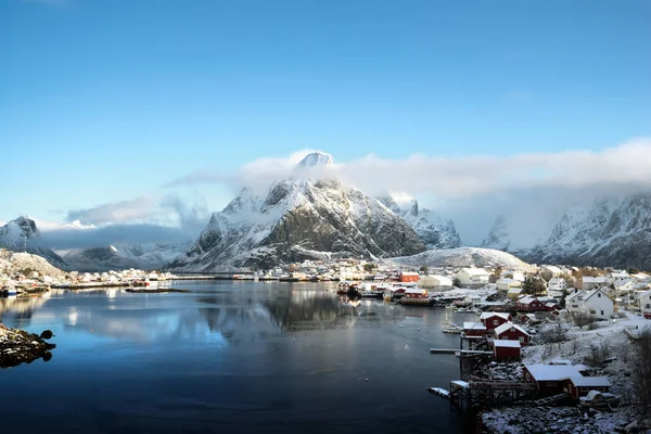 Schnee in Reine Village, Lofoten, Norwegen — Stockfoto
