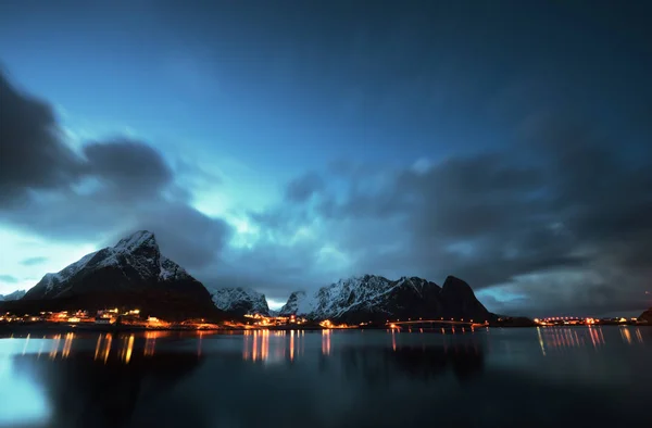 Ηλιοβασίλεμα στο Reine, νησιά Lofoten, Νορβηγία — Φωτογραφία Αρχείου