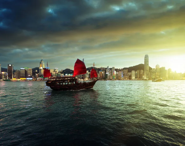 Hongkongský přístav v době západu slunce — Stock fotografie