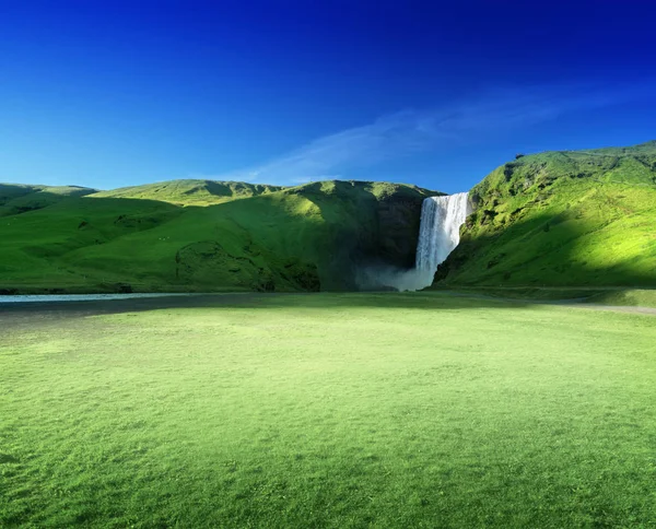 Skogarfoss waterfall and summer sunny day, Iceland — Stock Photo, Image