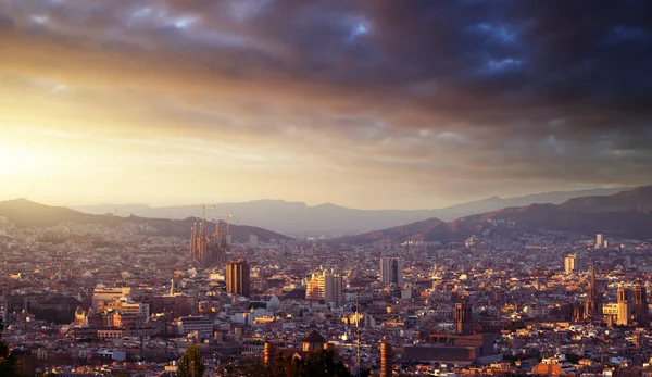 日落时的巴塞罗那，西班牙 — 图库照片
