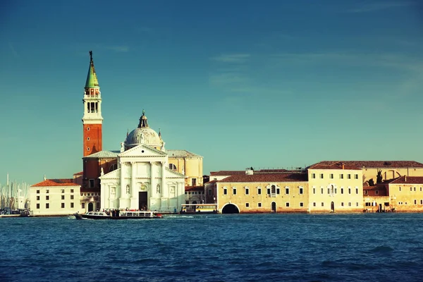 Canal Grande con iglesia de San Giorgio Maggiore, Venecia, Italia —  Fotos de Stock