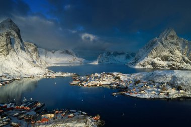 Reine Köyü, Lofoten Adaları, Norveç 'te kar