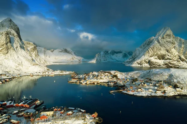 Neve em Reine Village, Lofoten Islands, Noruega — Fotografia de Stock