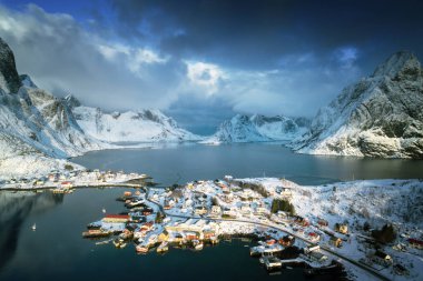Reine Köyü, Lofoten Adaları, Norveç 'te kar