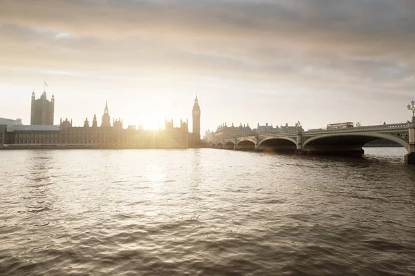 Big ben en westminster bij zonsondergang, Londen, uk — Stockfoto