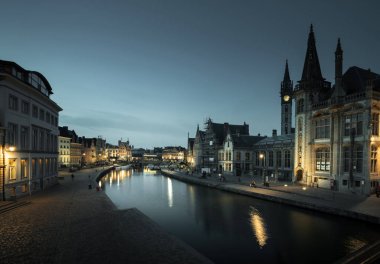 Belçika 'nın Gent kasabasındaki Leie Nehri