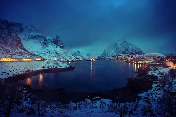 Tramonto nel Reine Village, Isole Lofoten, Norvegia — Foto Stock