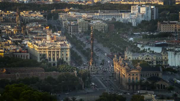 Columbus Monumento e avenida ao longo de Port Vell, timelapse, Barcelona, Espanha — Vídeo de Stock
