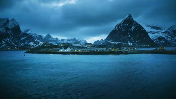 Sakrisoy village, spring sunset, Islas Lofoten, Noruega — Vídeo de stock