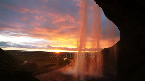 Gün batımında Seljalandsfoss Şelalesi, İzlanda — Stok video