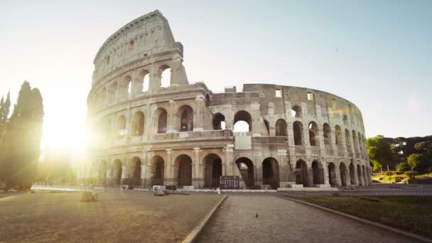 Колизей в Риме и утреннее солнце, Италия — стоковое видео