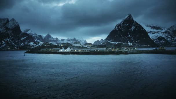 Sakrisoy village, tramonto primaverile, Isole Lofoten, Norvegia — Video Stock