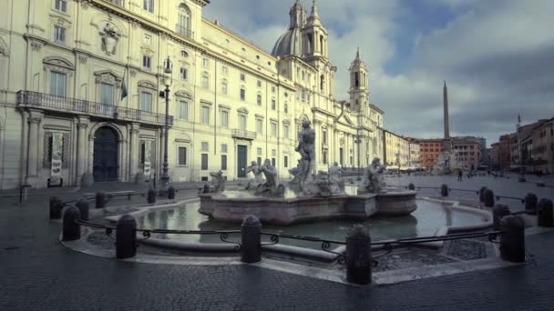 Фонтан на площади Пьяцца Навона, Рим. Италия — стоковое видео