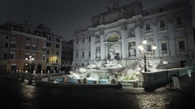 Trevi Çeşmesi, Roma
