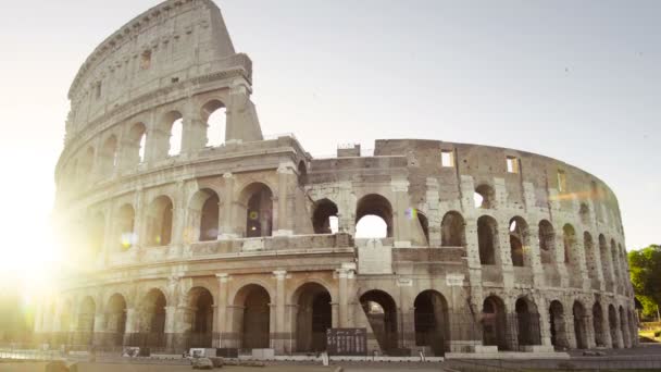 Coliseo en Roma y sol de la mañana, Italia — Vídeo de stock