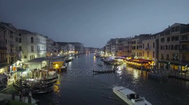 İtalya, Venedik, Rialto Köprüsü 'nden gün batımında Büyük Kanal