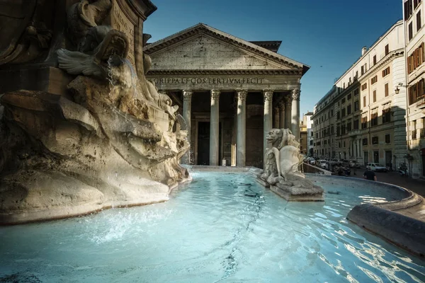 Pantheon çeşme, Roma