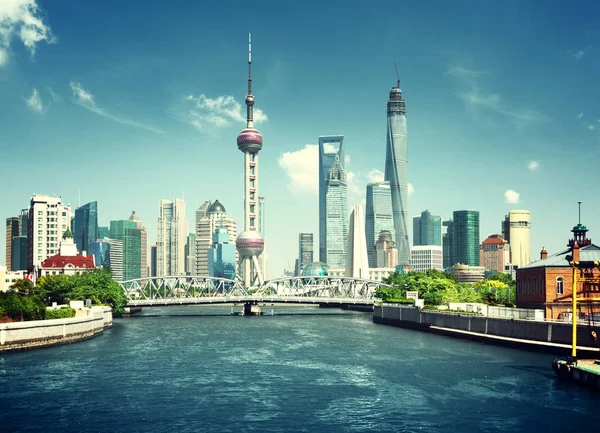 Skyline de Shanghai en día soleado, China —  Fotos de Stock