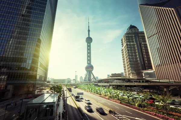 Yol içinde shanghai lujiazui Finans Merkezi — Stok fotoğraf