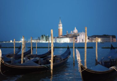 Geceleri ve San Giorgio Maggiore Kilisesi, San Marco, V gondolal