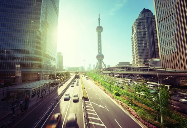 Yol içinde shanghai lujiazui Finans Merkezi — Stok fotoğraf