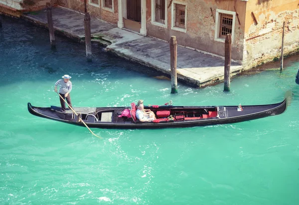Tradicional góndola de Venecia, Italia — Foto de Stock