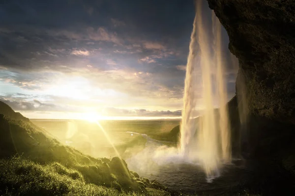 Wodospad Seljalandsfoss o zachodzie słońca, Islandia — Zdjęcie stockowe