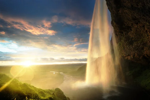 Cachoeira Seljalandsfoss ao pôr do sol, Islândia — Fotografia de Stock